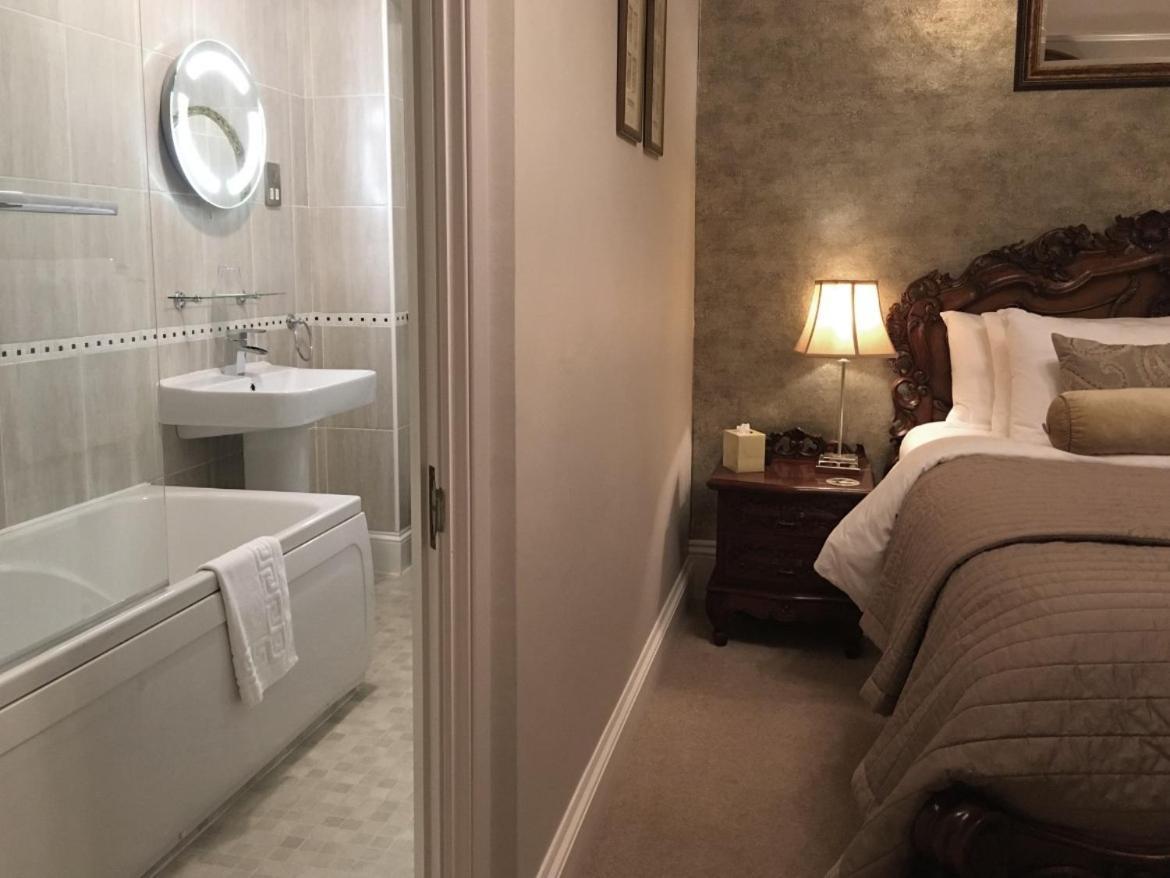 Highcliffe House Bed & Breakfast Линтън Стая снимка